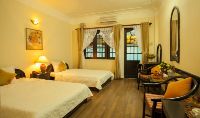 PALM BEACH HOTEL 